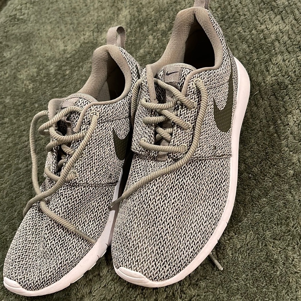 Nike Youth 5.5, Green Knit Shoes